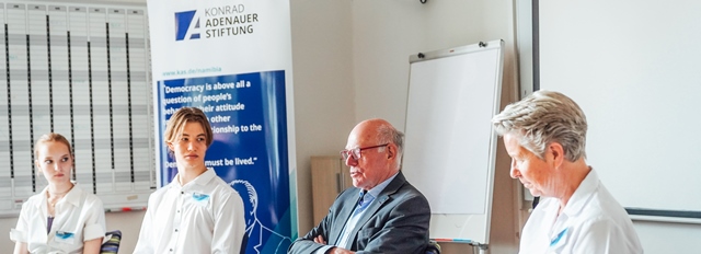 DHPS-Delegation im Austausch mit Prof. Dr. Norbert Lammert
